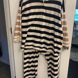 The Great set. pants and top both size 2 . Worn only a couple times.